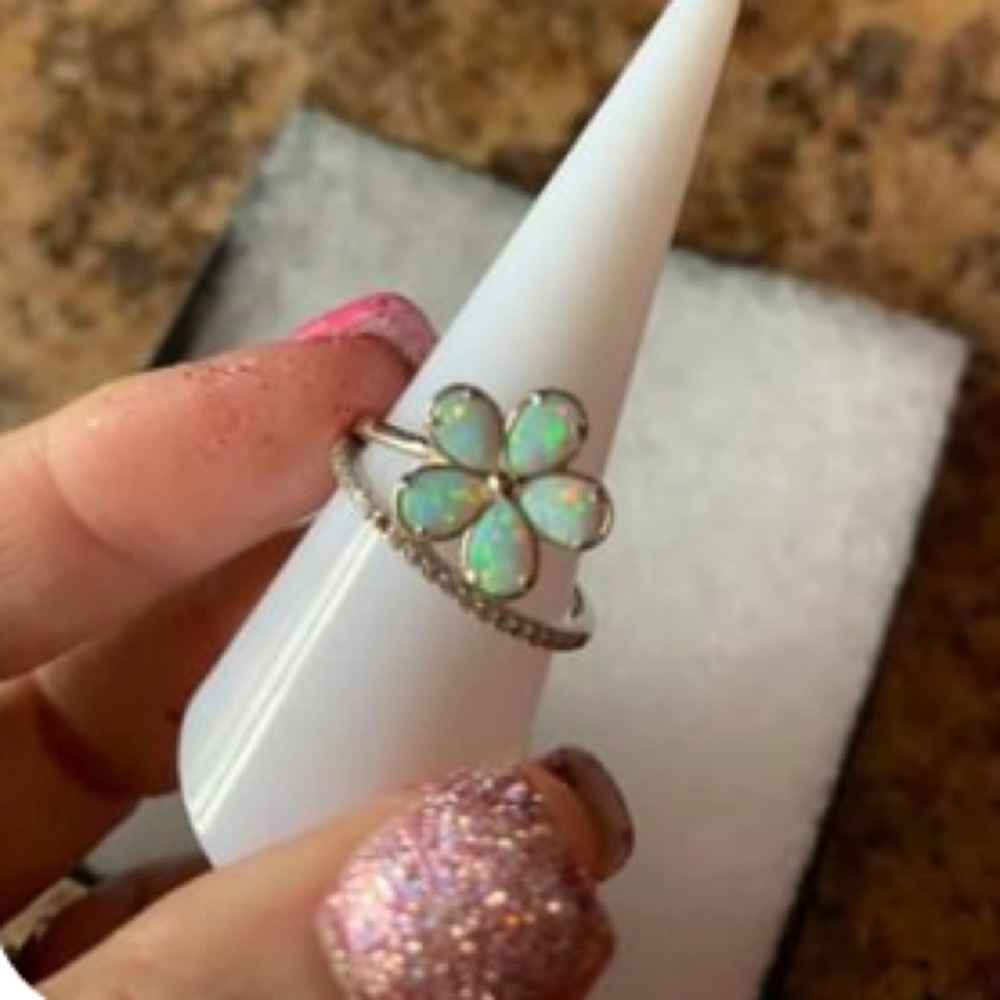 Sz 8 flower ring opal sterling silver Guc